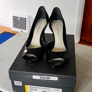 Like New Via Spiga Black Patent Heels